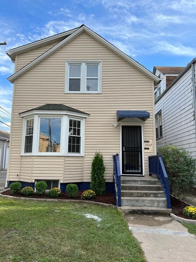 2017 W Norwood St Unit 2, Chicago, IL 60659 Room for Rent in Chicago, IL