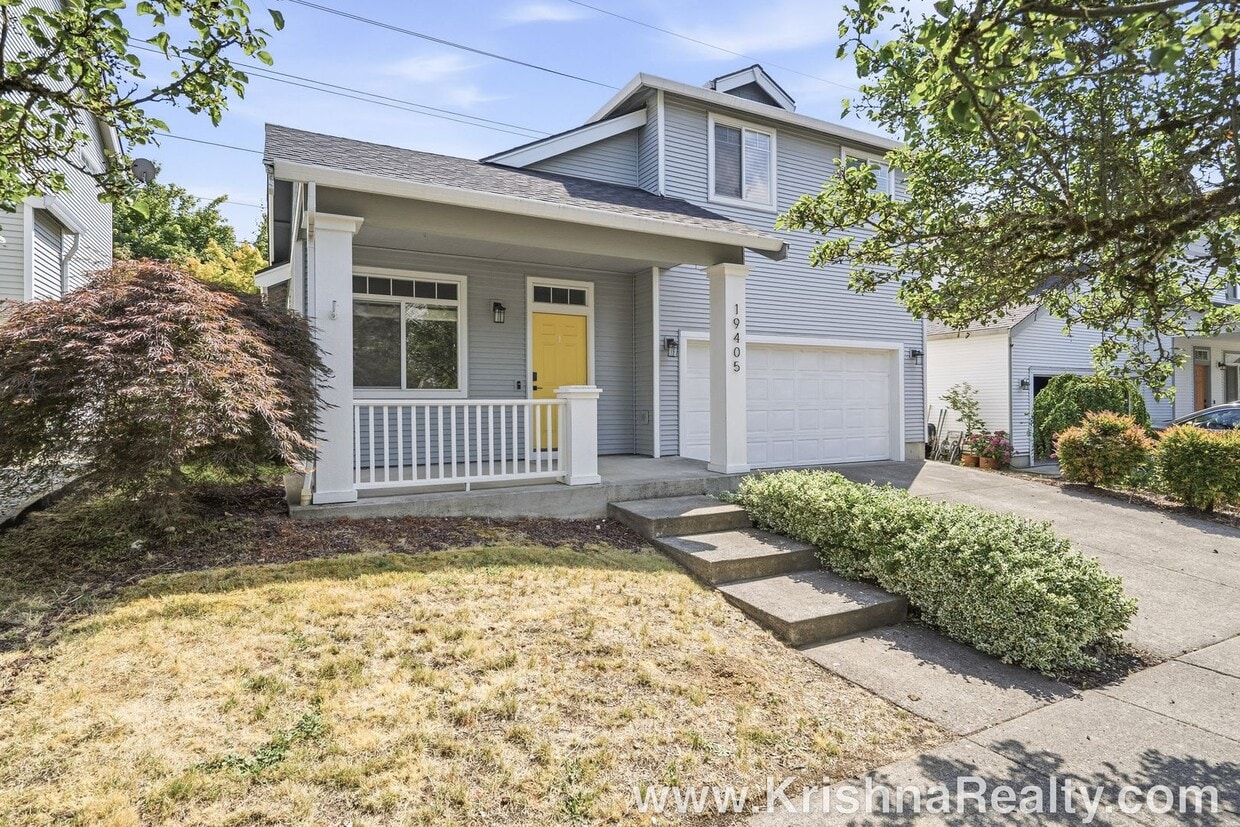 BEAUTIFUL 3 Bed | 2.5 Bath Home with Modern Updates, AC & 2-Car Garage - BEAUTIFUL 3 Bed | 2.5 Bath Home with Modern Updates, AC & 2-Car Garage