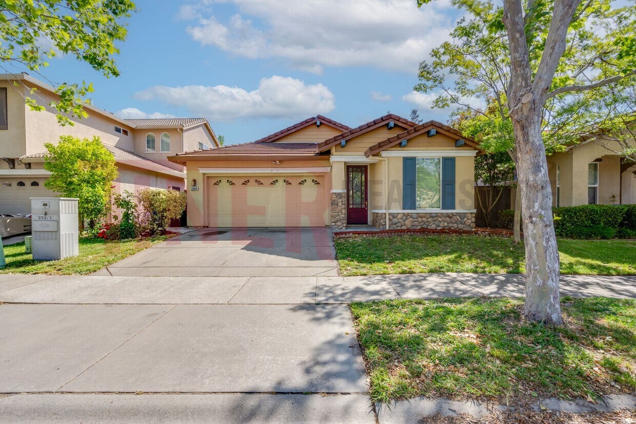 Foto principal - 5044 Kokomo Dr