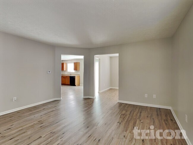 Foto del edificio - 8146 Birchfield Dr