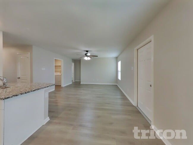 Building Photo - 10122 Cerritos dr