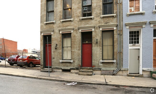 Building Photo - 311 E 13th St