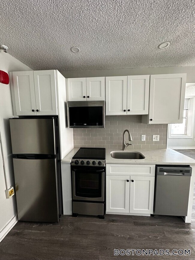 Building Photo - 76 Franklin St