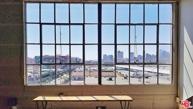 Foto del edificio - 1855 Industrial St