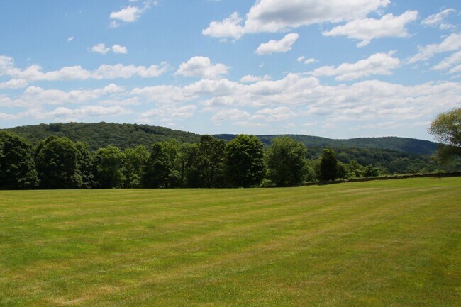 Foto del edificio - 141 Geer Mountain Rd