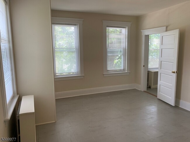 Building Photo - 29 Lathrop Ave