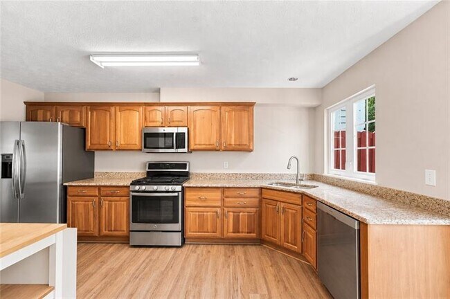 Foto del edificio - 634 E Village Green Blvd