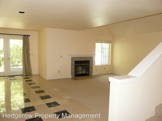 Building Photo - 1528 Voorhees Cir