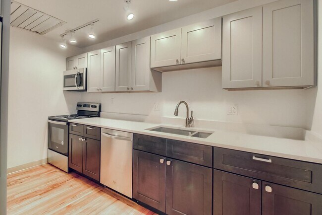 Foto del edificio - 3 Bedroom single family home on quiet stre...