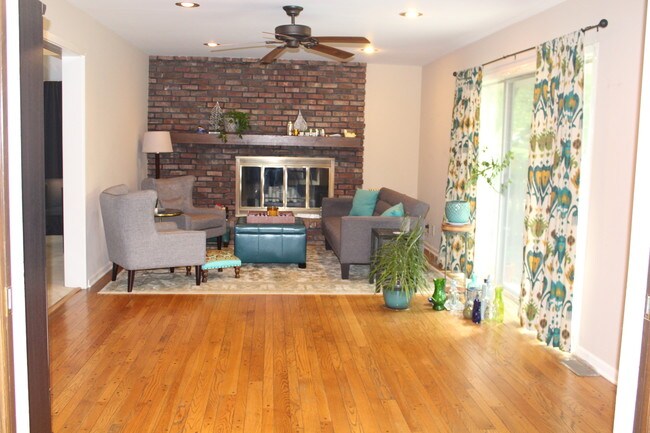Building Photo - 3619 Bernay Dr