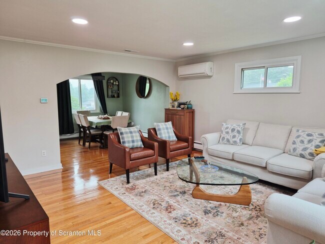 Foto del edificio - 139 Leach Hill Rd