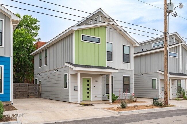 Building Photo - 220 Pecan St