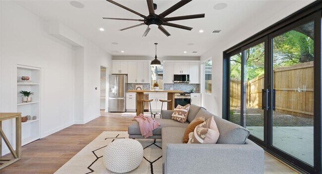 Foto del edificio - 5506 Peppertree Pkwy
