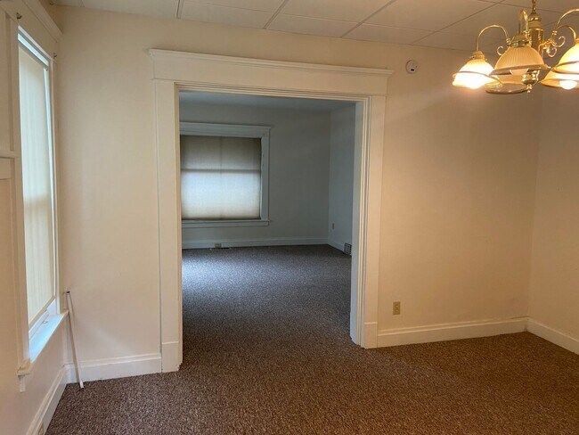 Building Photo - 915 Cranberry St