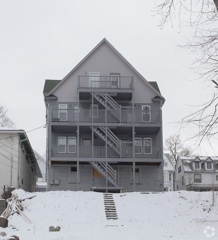 Building Photo - 923-925 Quincy Ave