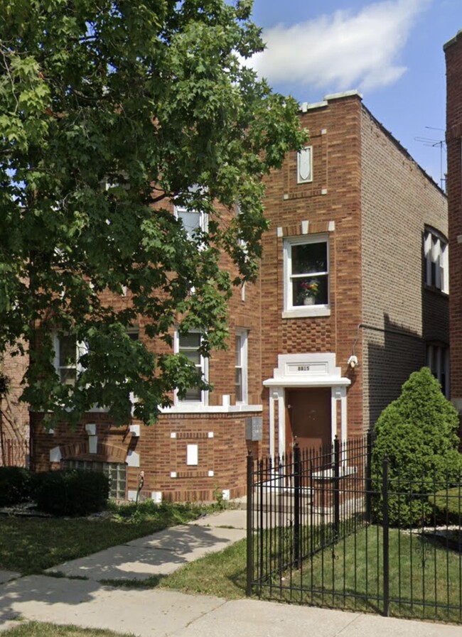 Building Photo - 8815 S Justine St