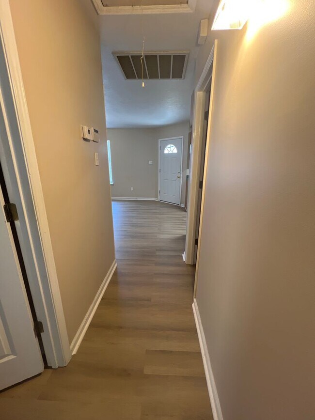 Foto del edificio - 2 bedroom 2 bath Duplex for lease right off common street