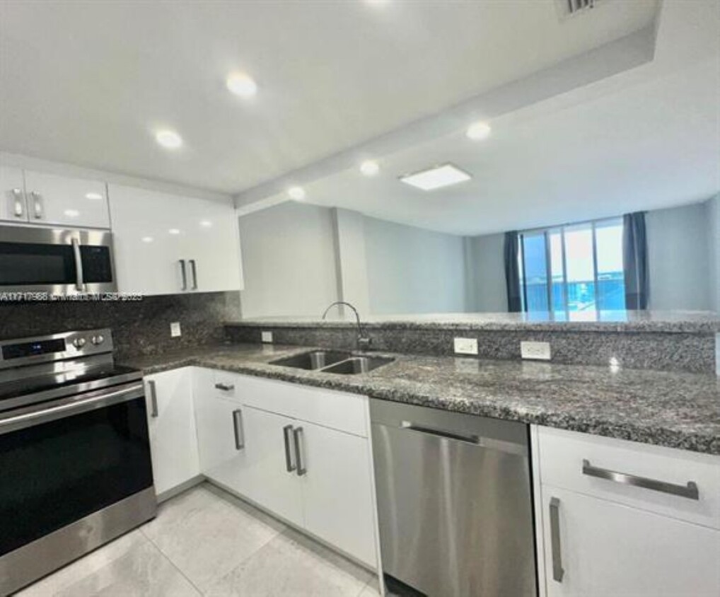 Foto principal - 3800 S Ocean Dr