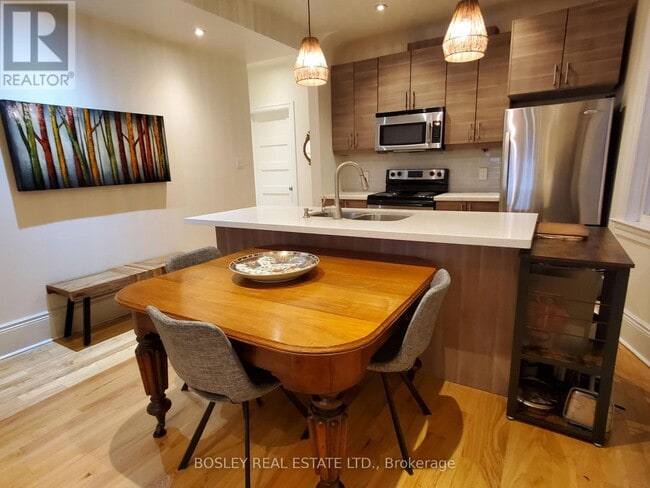 Building Photo - 597 Carlaw Ave