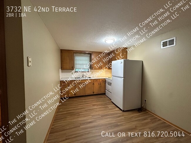 Building Photo - 3732 NE 42nd Terrace