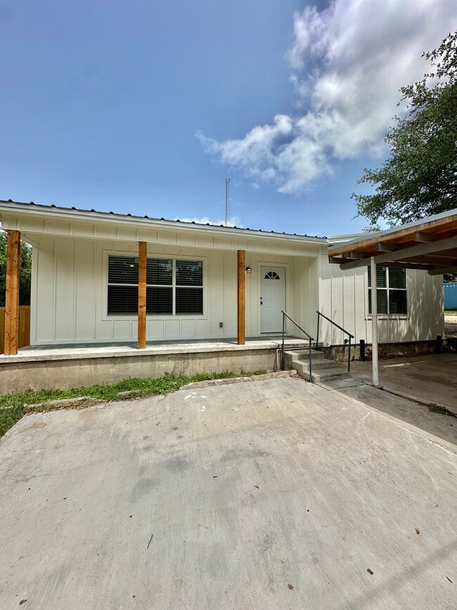 Building Photo - Now Available - Fully Remodeled 2-Bedroom ...
