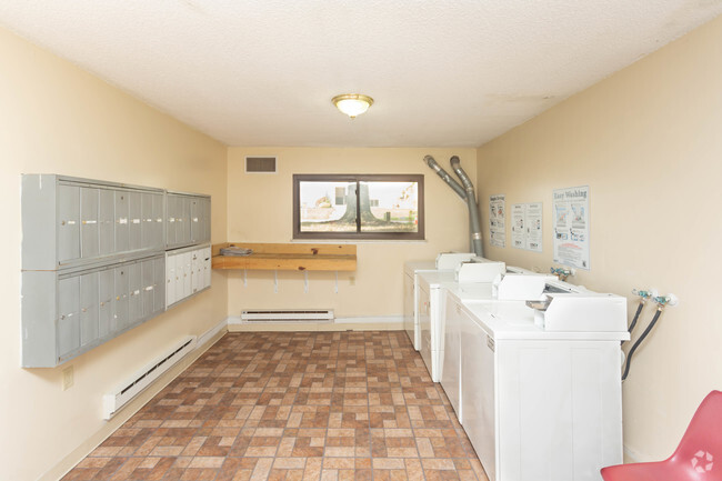 Laundry Room - Howe Ave Apartments