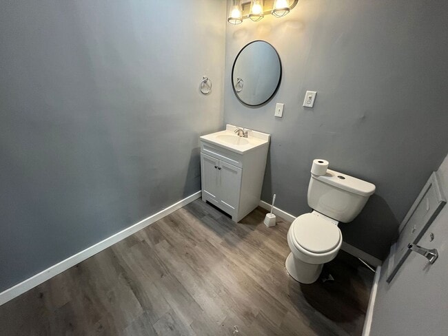 Building Photo - 1512 Main St