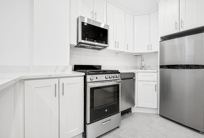 Building Photo - 27 W 84th St