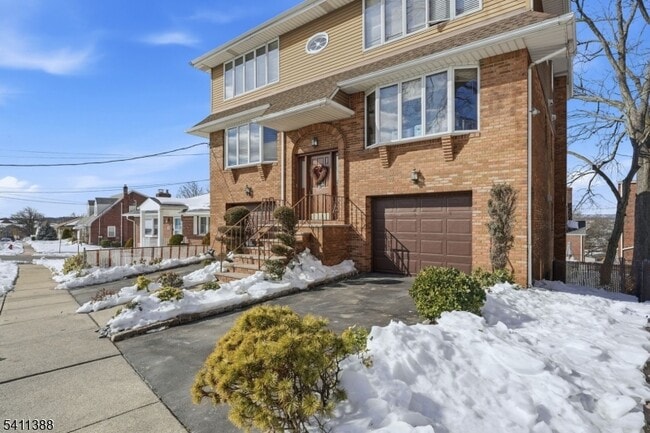 Foto del edificio - 243 Newark Ave