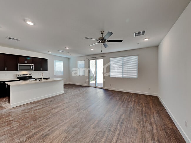 Building Photo - 3337 Blodwen St