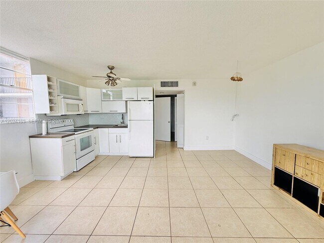 Foto del edificio - 12590 NE 16th Ave