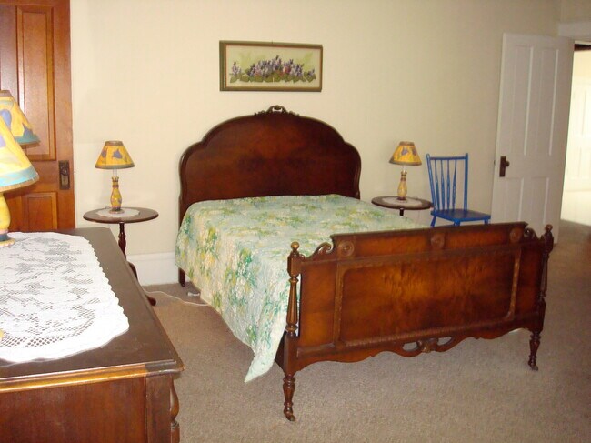 bedroom - 207 N 3rd St