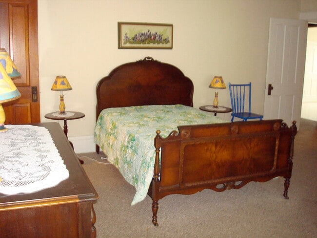 bedroom - 207 N 3rd St