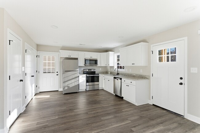 Building Photo - 920 Foch St