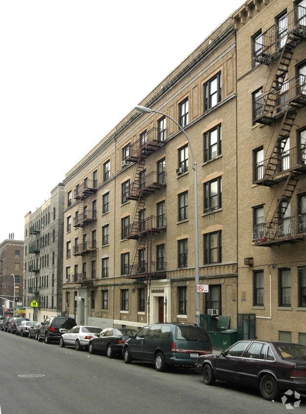 Building Photo - 566 W 190th St