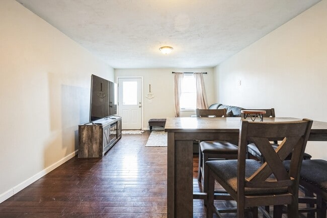 Building Photo - 10 Clapp St