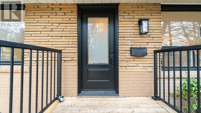 Building Photo - 1465 Duncan Rd