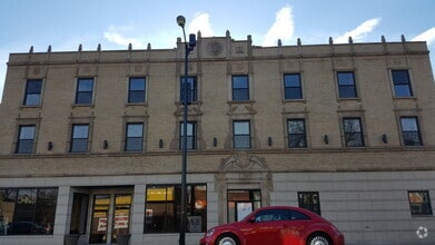 Building Photo - 1409 W Diversey Pkwy