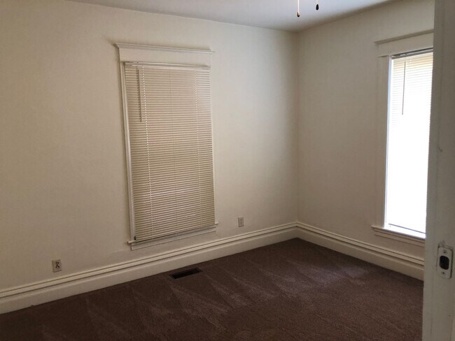 Foto del edificio - 614 S Clinton St