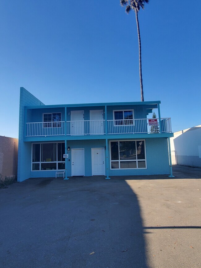 Frente del edificio - 679 E Port Hueneme Rd