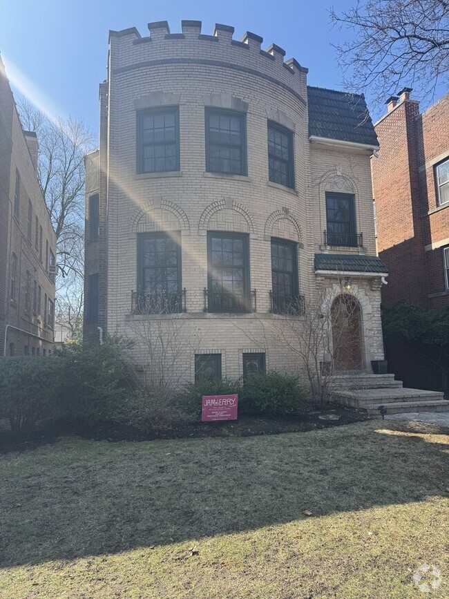 Building Photo - 1100 Hull Terrace