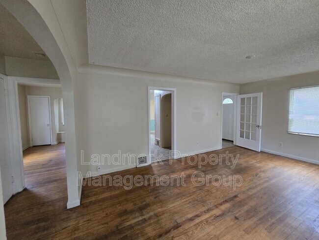Foto del edificio - 15205 Maplewood Ave