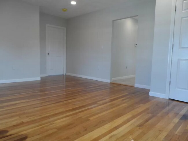 Foto del edificio - 24 Webster Ave