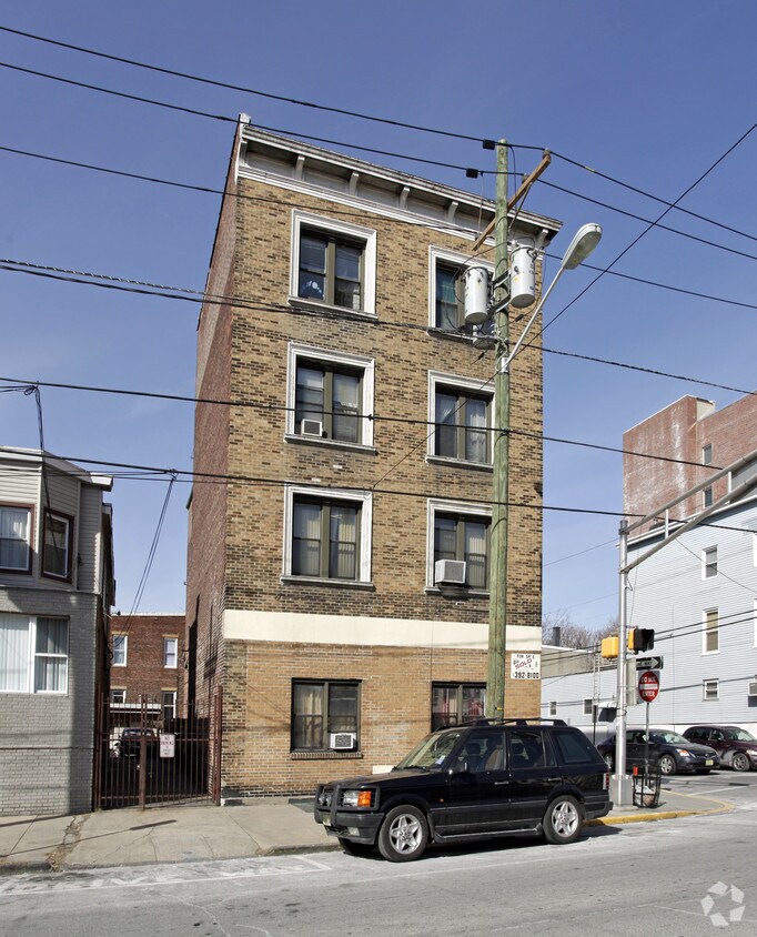 exterior - 517 New York Ave