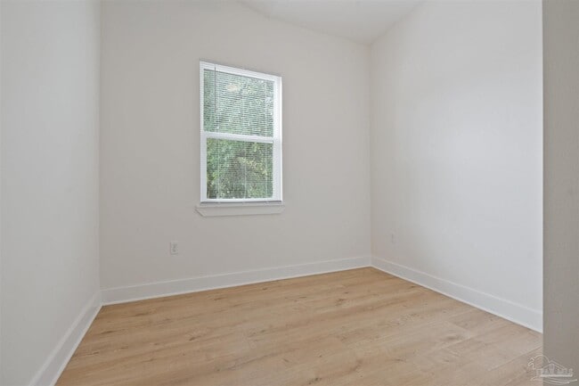 Building Photo - 418 N C St