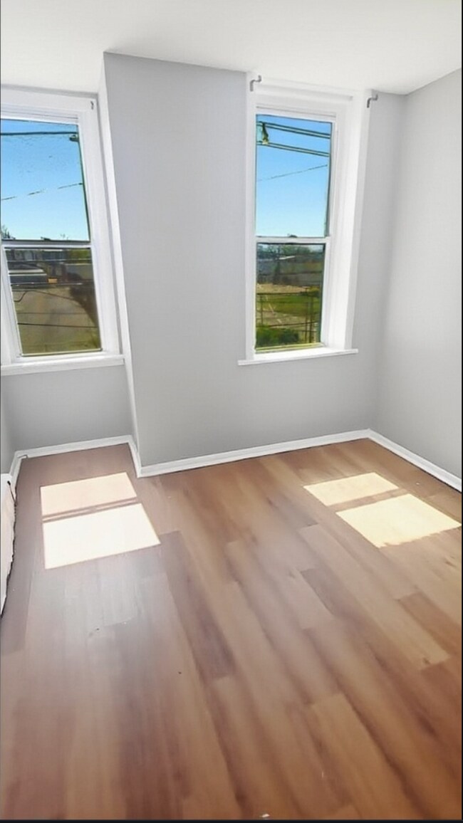 Building Photo - 2 Bedroom Apartment / Darby, PA