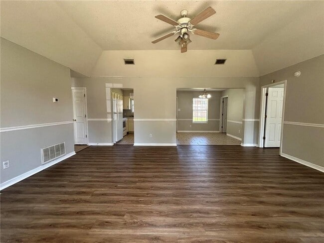 Building Photo - 6626 Woodside Ct E