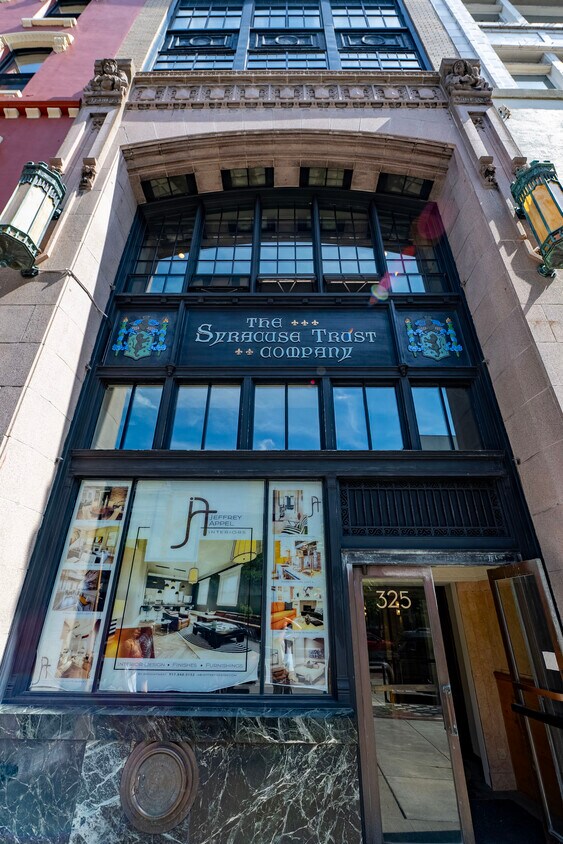 Foto principal - 325 S Salina St