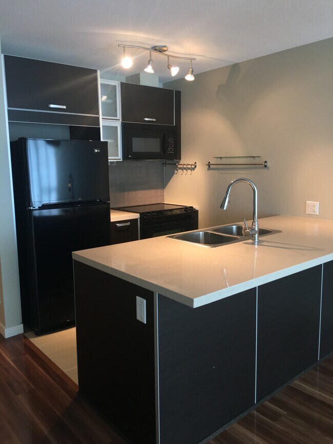 Building Photo - 1103-13688 100 Avenue