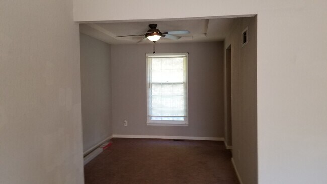 Building Photo - 213 S Brittany Dr